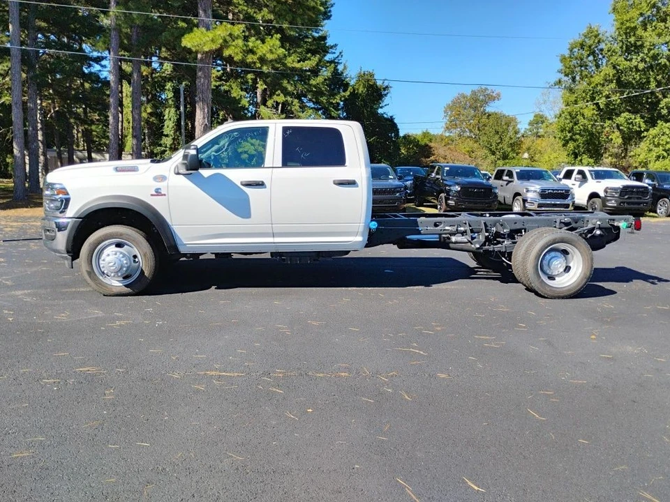 2026 Ram 4500 & 5500 - Image 8 of 12