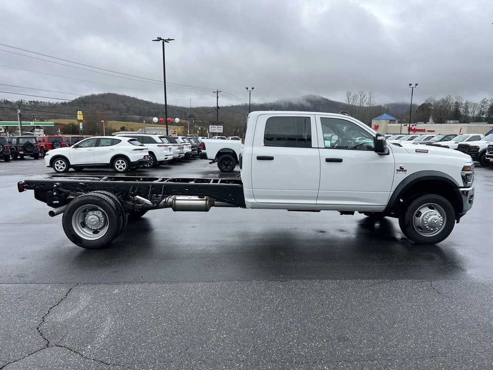 2026 Ram 4500 & 5500 - Image 4 of 21