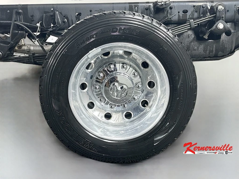 2026 Ram 4500 & 5500 - Image 17 of 21