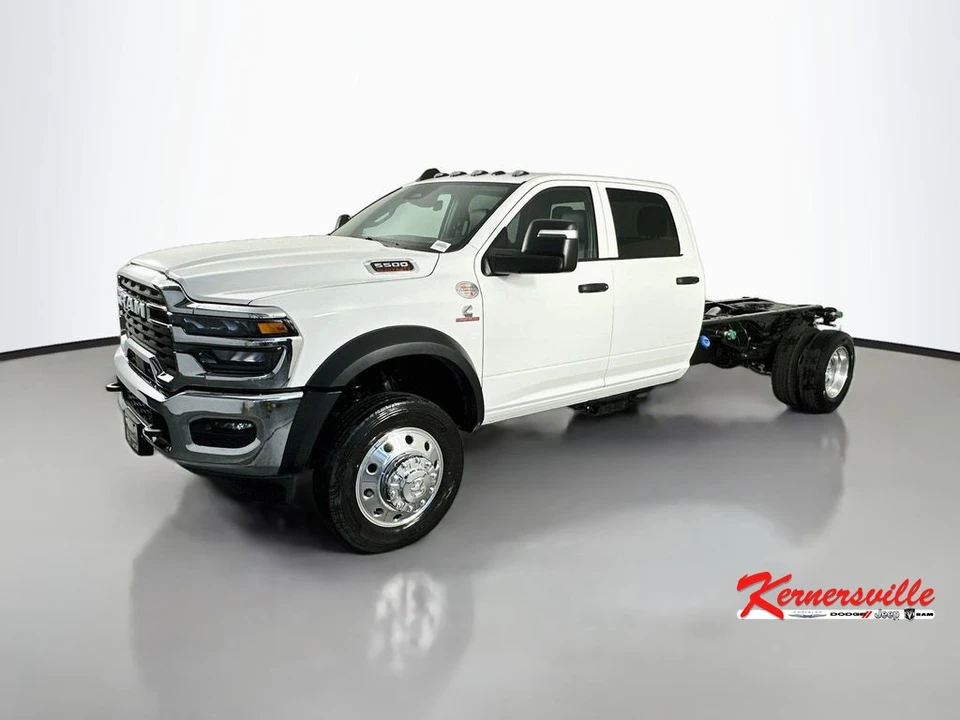 2026 Ram 4500 & 5500 - Image 3 of 21