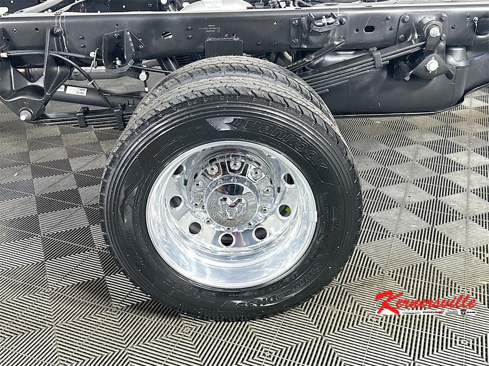 2026 Ram 4500 & 5500 - Image 16 of 20