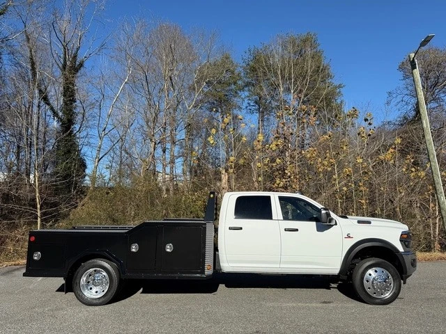 2026 Ram 4500 & 5500 - Image 6 of 21