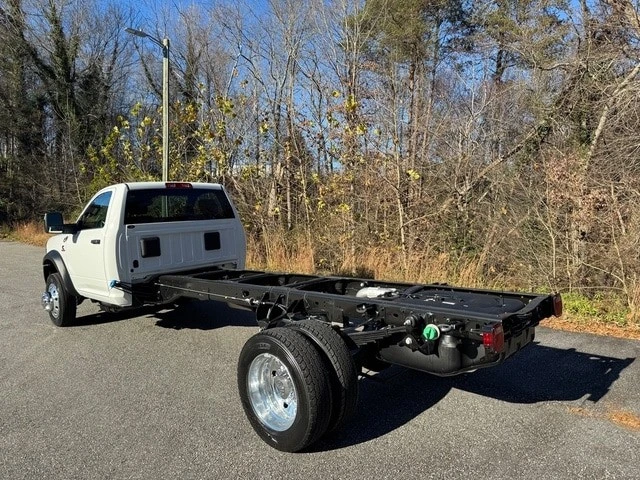 2026 Ram 4500 & 5500 - Image 9 of 21