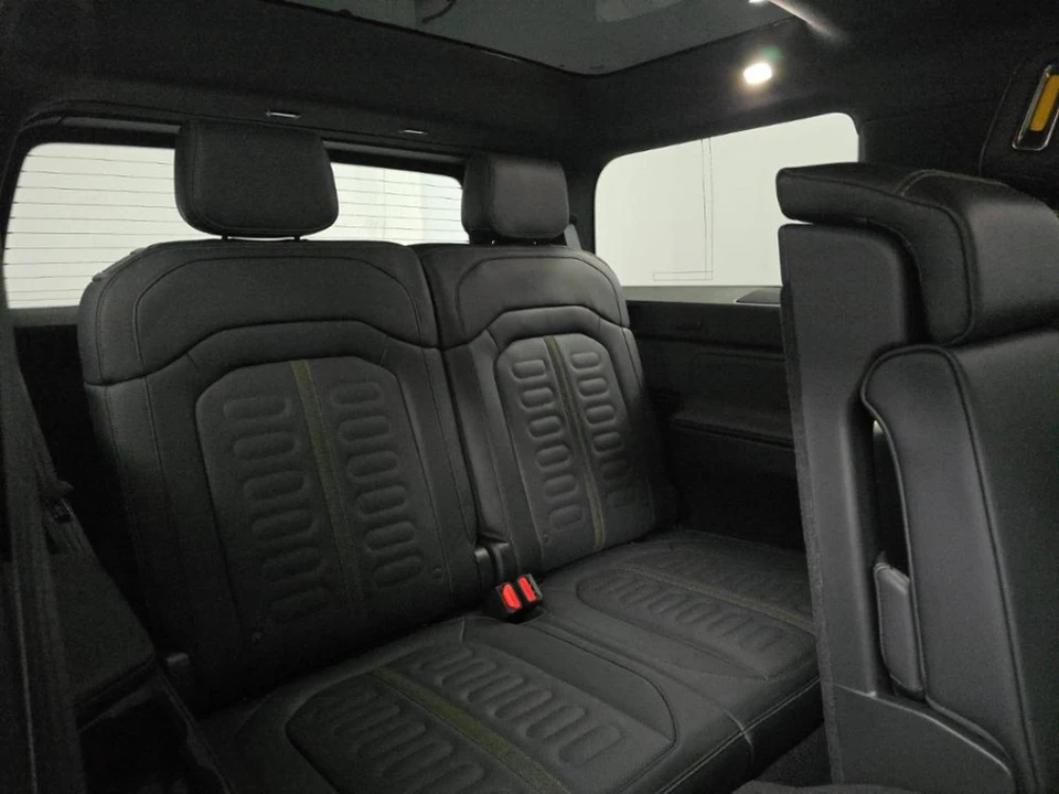 2026 Rivian R1S - Image 9 of 10