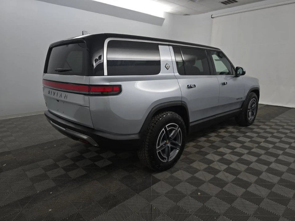 2026 Rivian R1S - Image 2 of 10