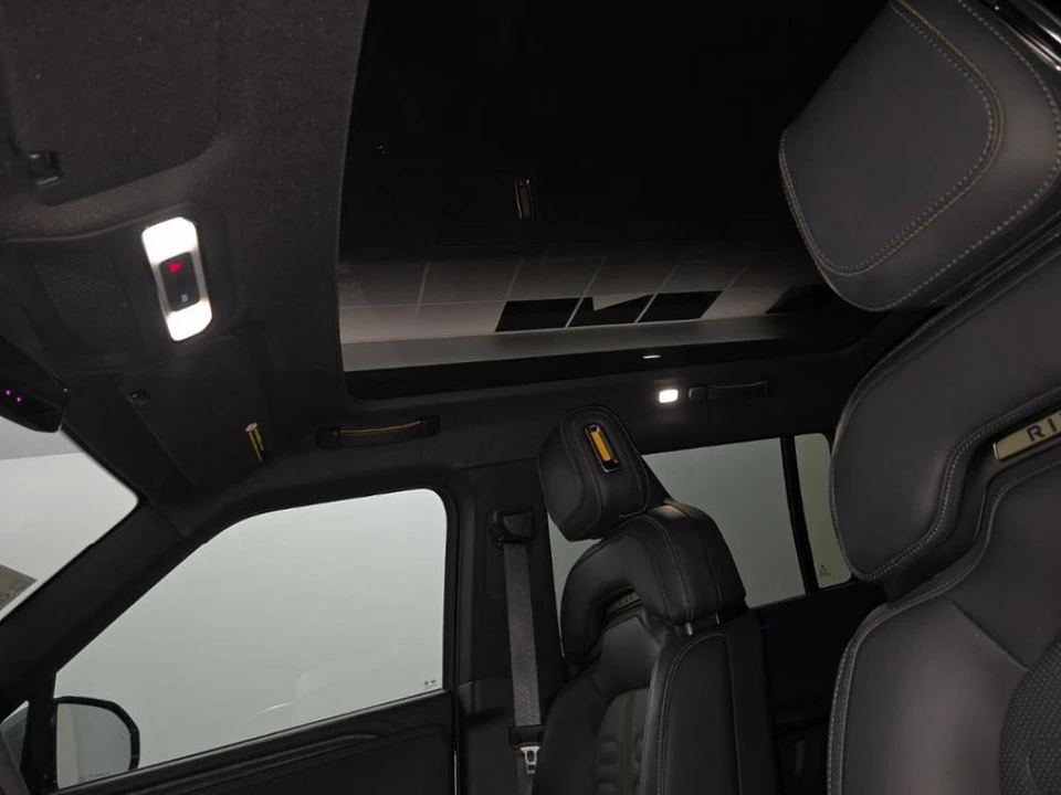 2026 Rivian R1S - Image 8 of 10
