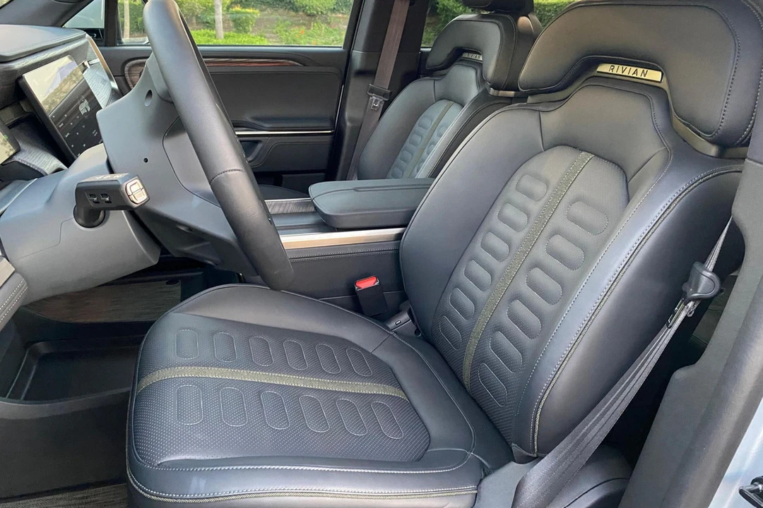 2026 Rivian R1S - Image 11 of 21
