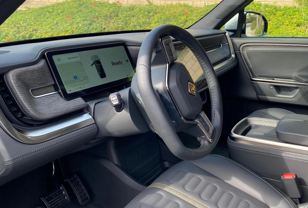 2026 Rivian R1S - Image 10 of 21