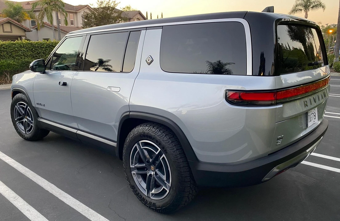 2026 Rivian R1S - Image 3 of 21
