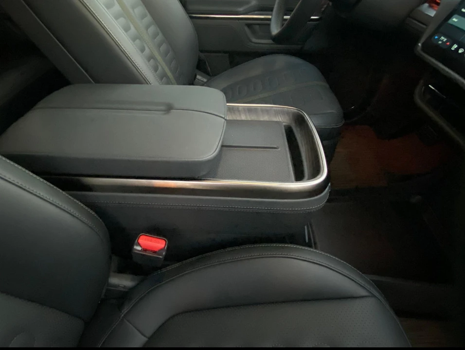 2026 Rivian R1S - Image 13 of 21