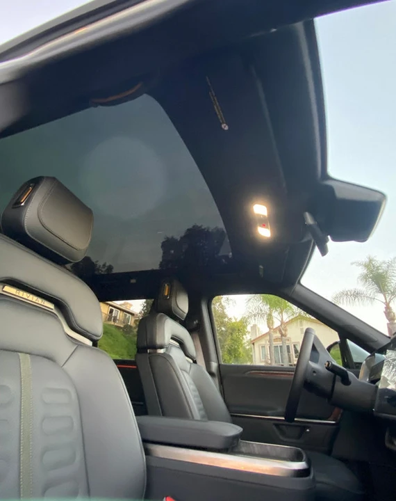 2026 Rivian R1S - Image 18 of 21