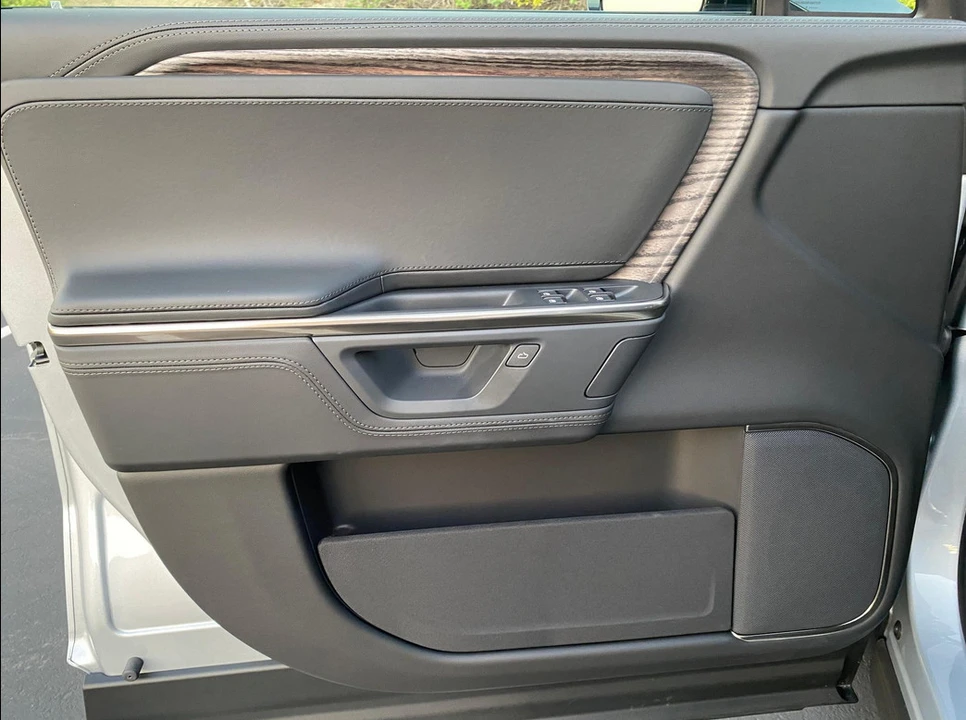 2026 Rivian R1S - Image 19 of 21
