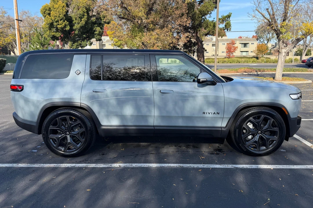 2026 Rivian R1S - Image 3 of 31