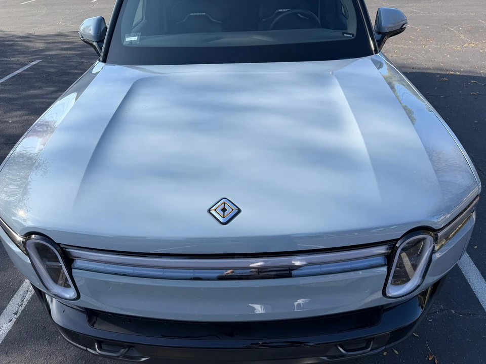 2026 Rivian R1S - Image 14 of 31