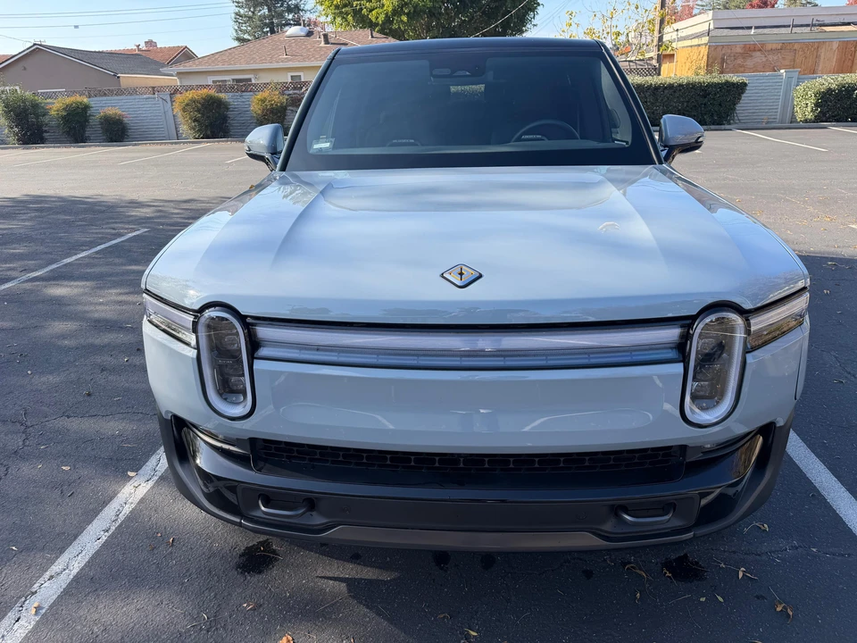 2026 Rivian R1S - Image 6 of 31