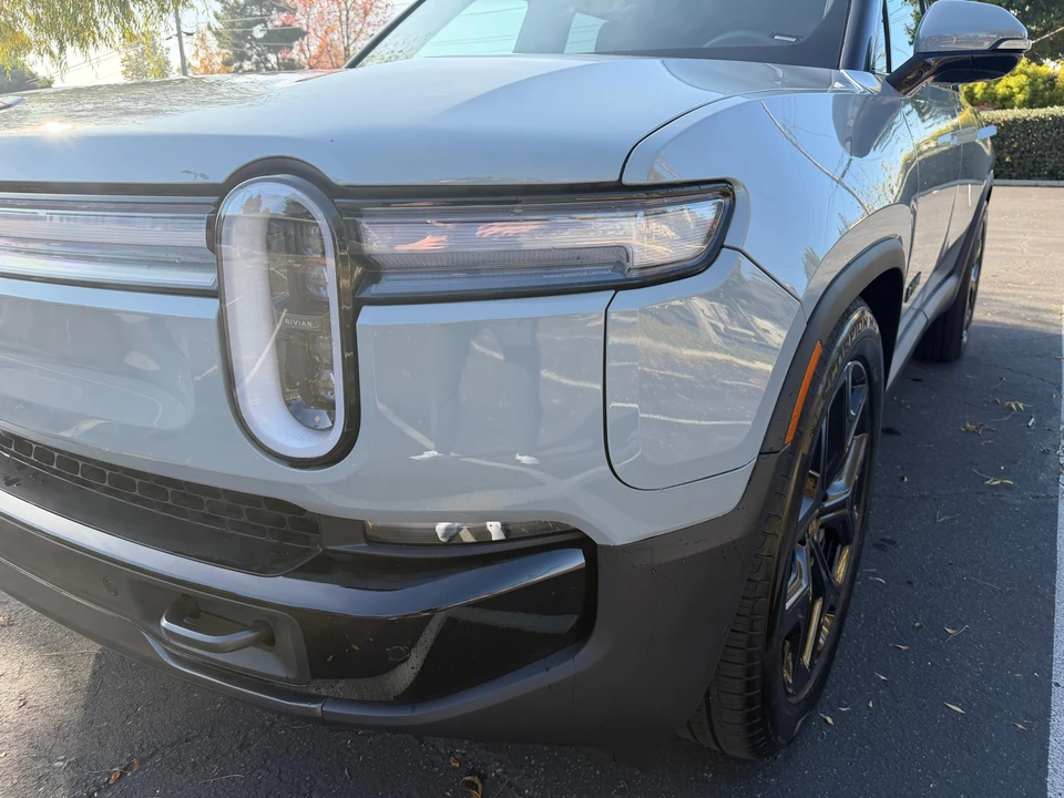 2026 Rivian R1S - Image 16 of 31