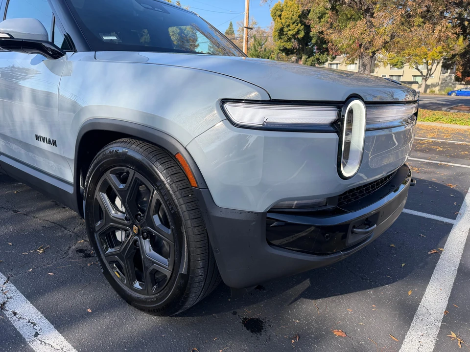 2026 Rivian R1S - Image 29 of 31