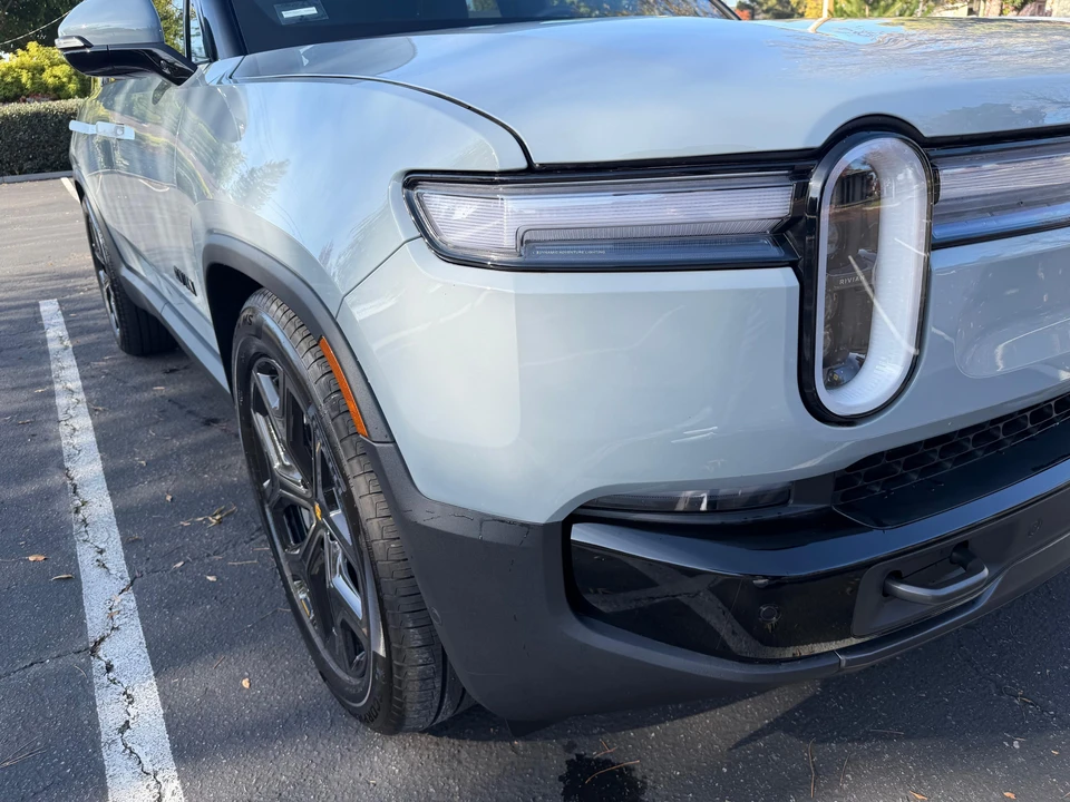 2026 Rivian R1S - Image 13 of 31