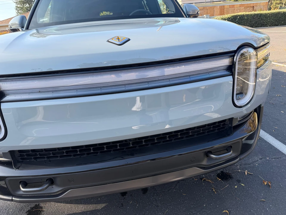 2026 Rivian R1S - Image 15 of 31