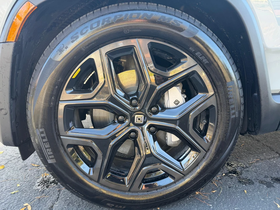 2026 Rivian R1S - Image 30 of 31