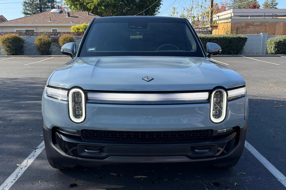 2026 Rivian R1S - Image 2 of 31