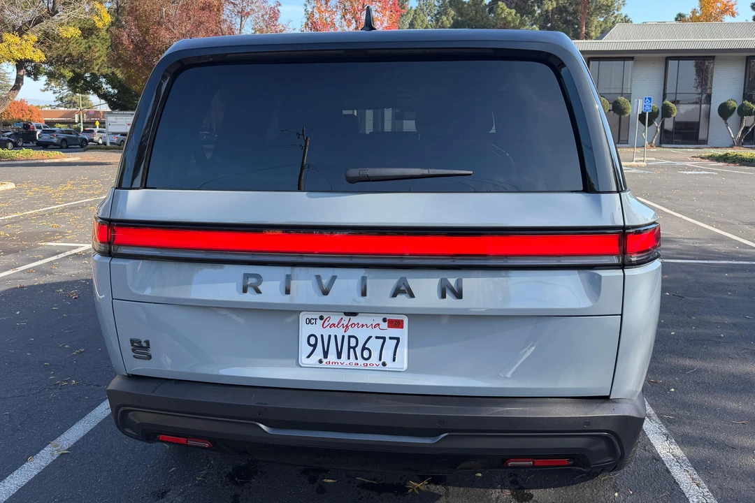 2026 Rivian R1S - Image 5 of 31