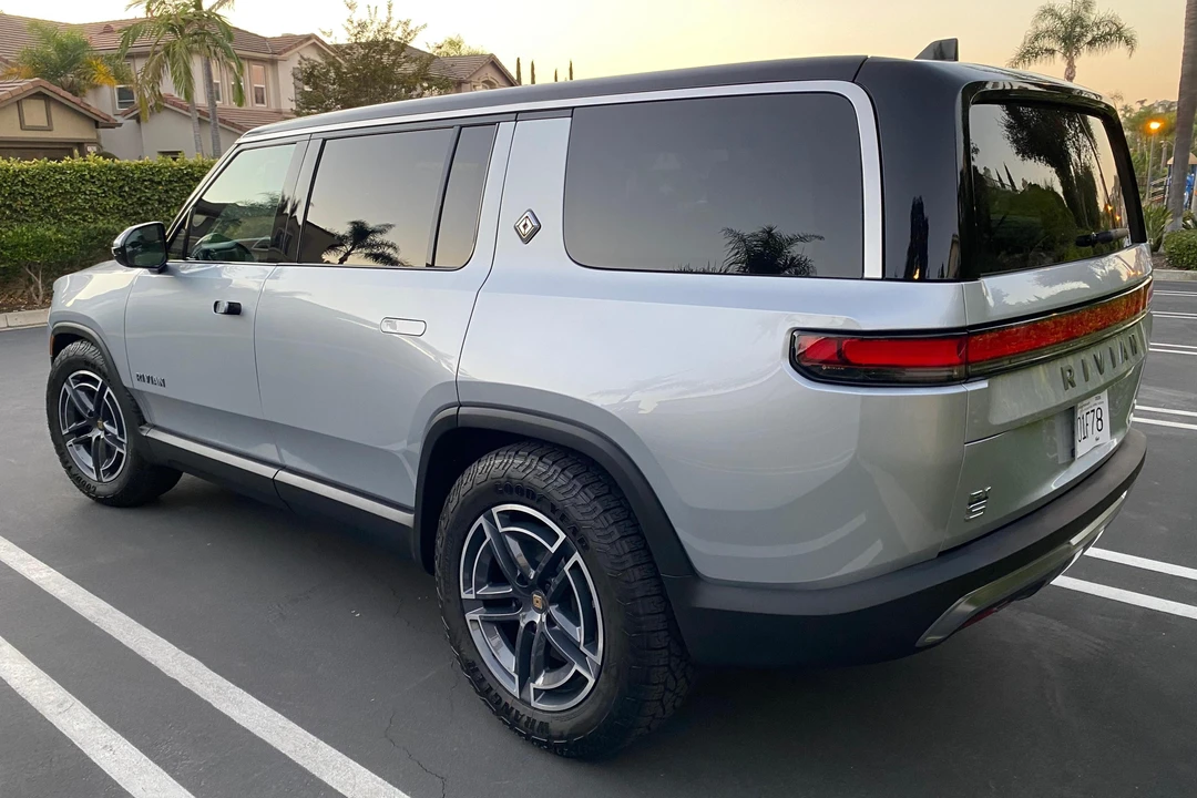 2026 Rivian R1S - Image 4 of 31
