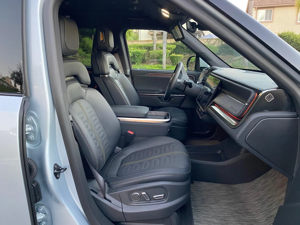 2026 Rivian R1S - Image 30 of 31