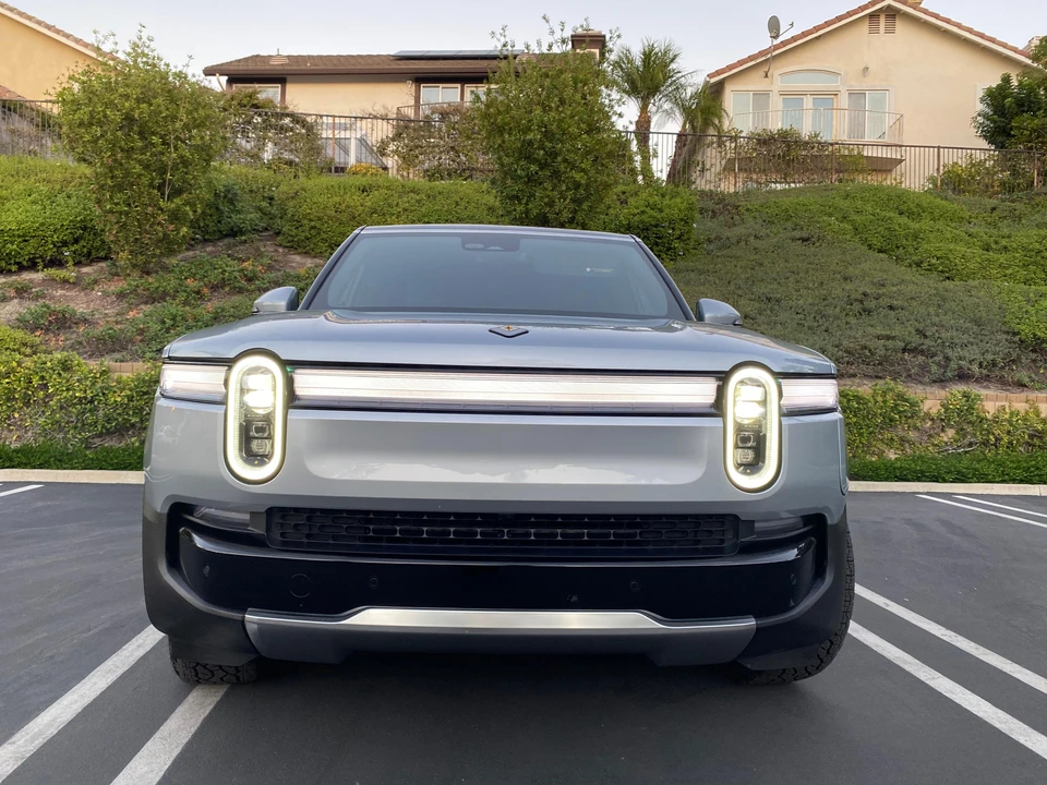 2026 Rivian R1S - Image 6 of 31