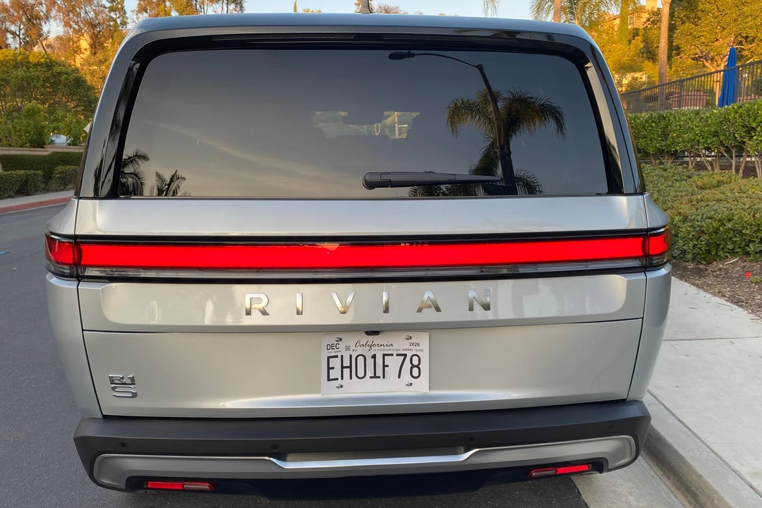 2026 Rivian R1S - Image 5 of 31