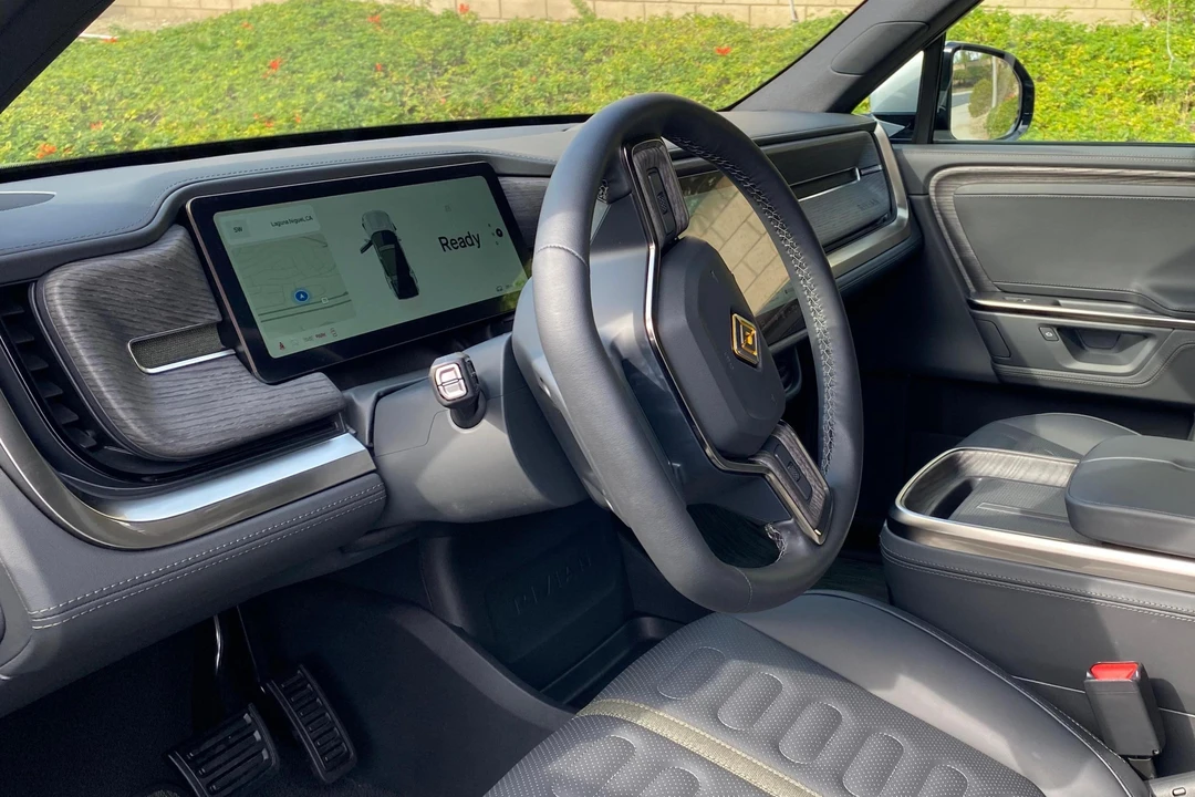 2026 Rivian R1S - Image 25 of 31