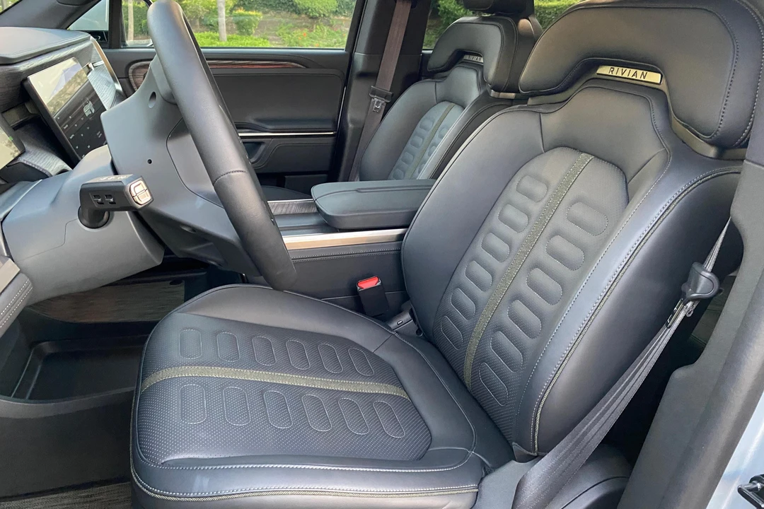 2026 Rivian R1S - Image 26 of 31