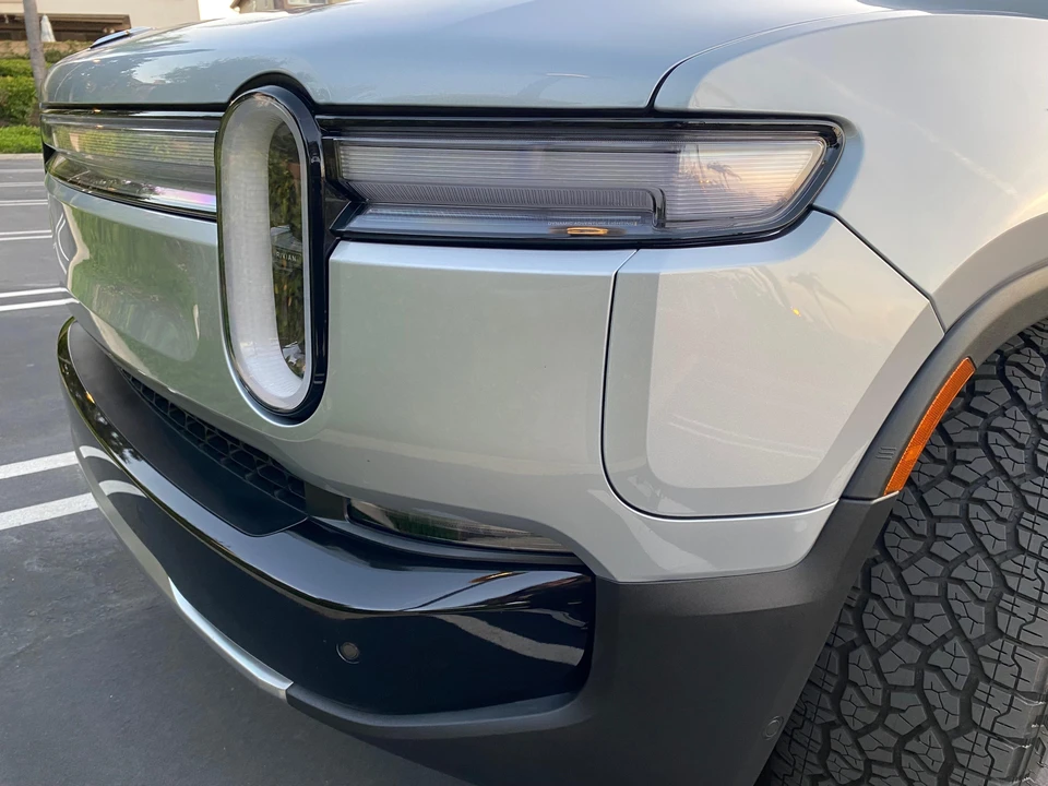 2026 Rivian R1S - Image 15 of 31