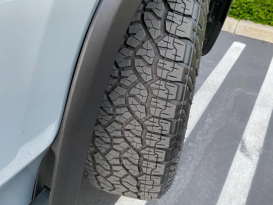 2026 Rivian R1S - Image 24 of 31
