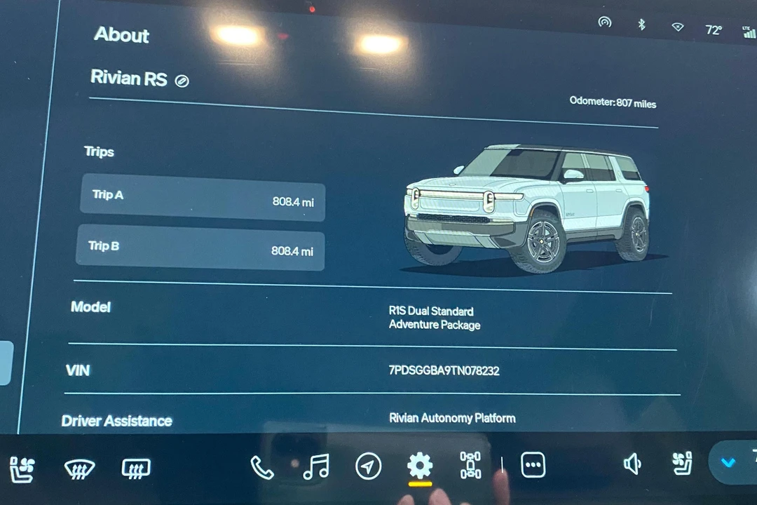 2026 Rivian R1S - Image 28 of 31