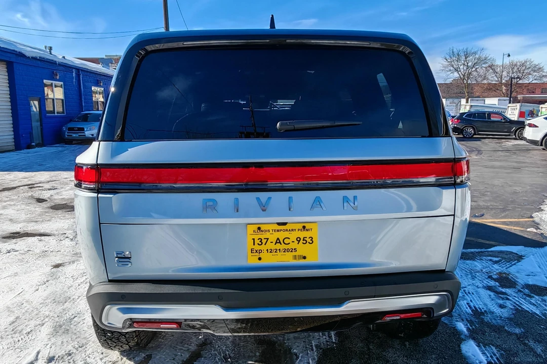 2026 Rivian R1S - Image 5 of 31