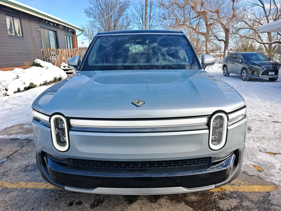 2026 Rivian R1S - Image 6 of 31