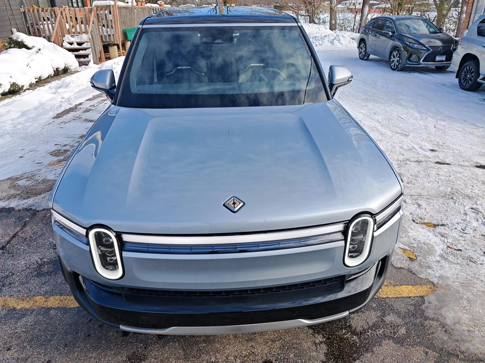 2026 Rivian R1S - Image 9 of 31