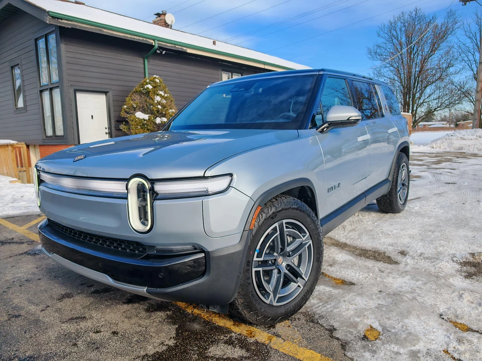 2026 Rivian R1S - Image 12 of 31