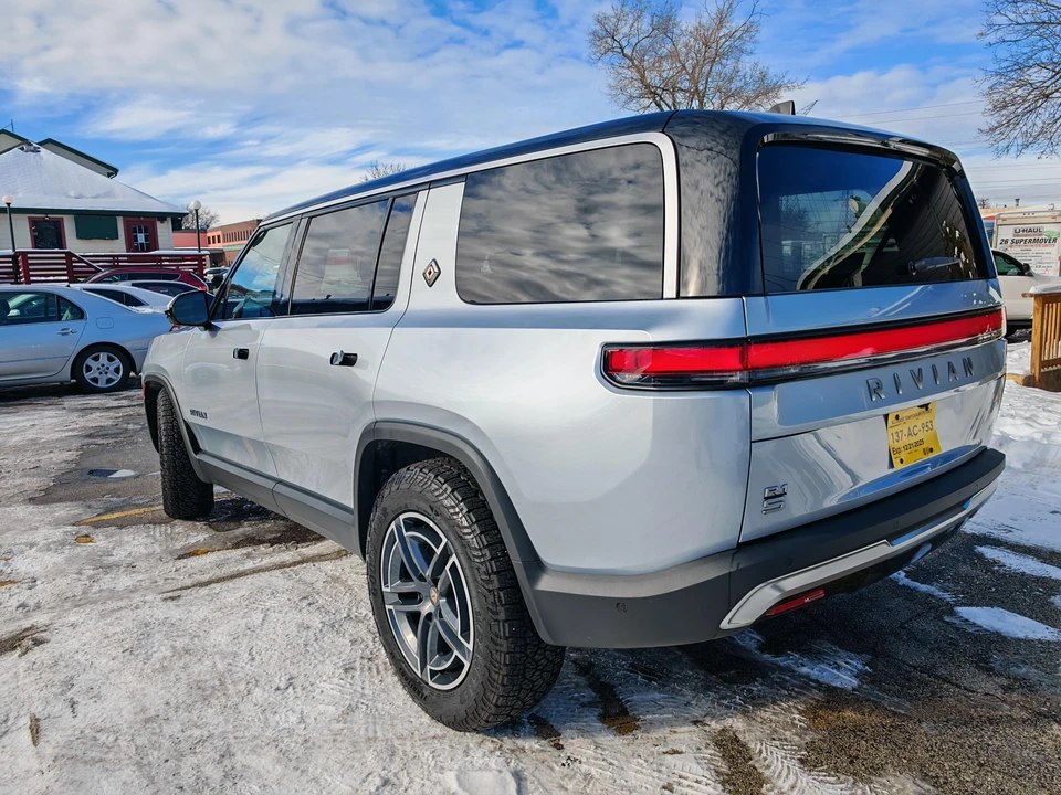 2026 Rivian R1S - Image 29 of 31