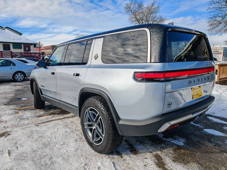 2026 Rivian R1S - Image 28 of 31
