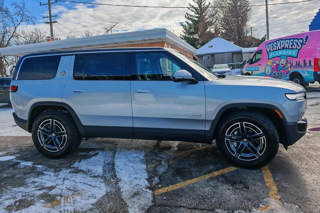 2026 Rivian R1S - Image 3 of 31