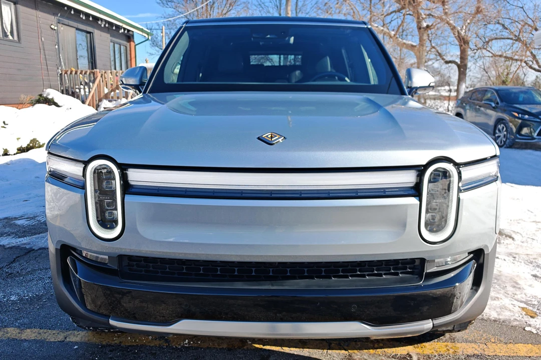 2026 Rivian R1S - Image 2 of 31
