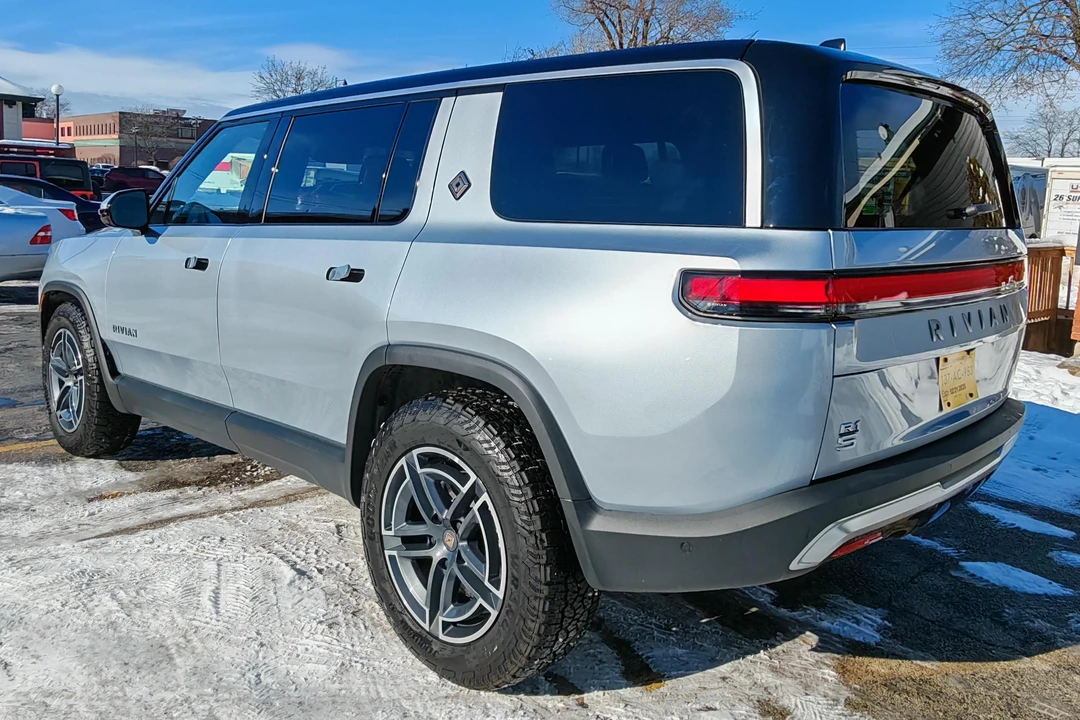 2026 Rivian R1S - Image 4 of 31