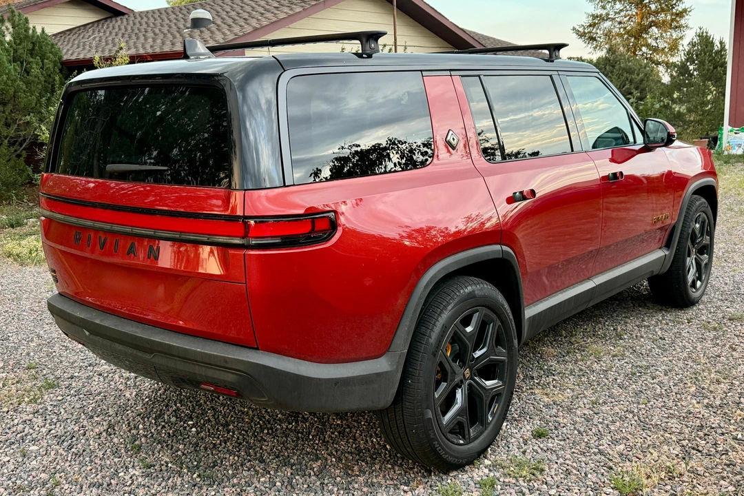 2026 Rivian R1S - Image 4 of 31