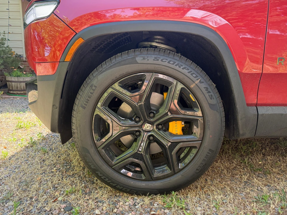 2026 Rivian R1S - Image 19 of 31