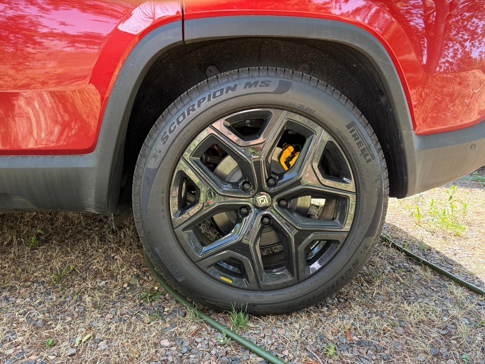 2026 Rivian R1S - Image 20 of 31