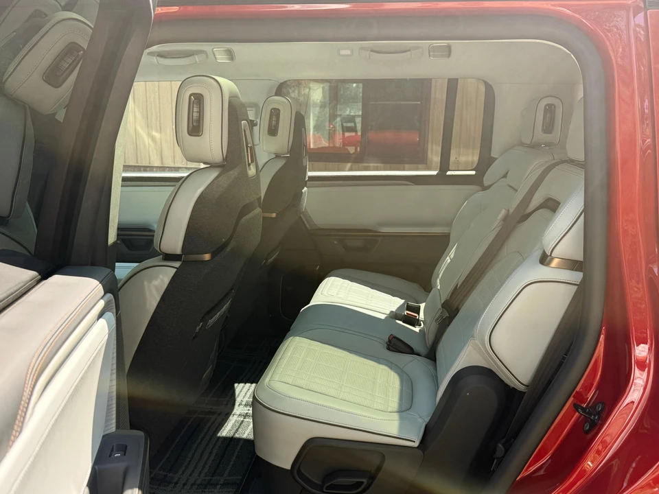 2026 Rivian R1S - Image 30 of 31