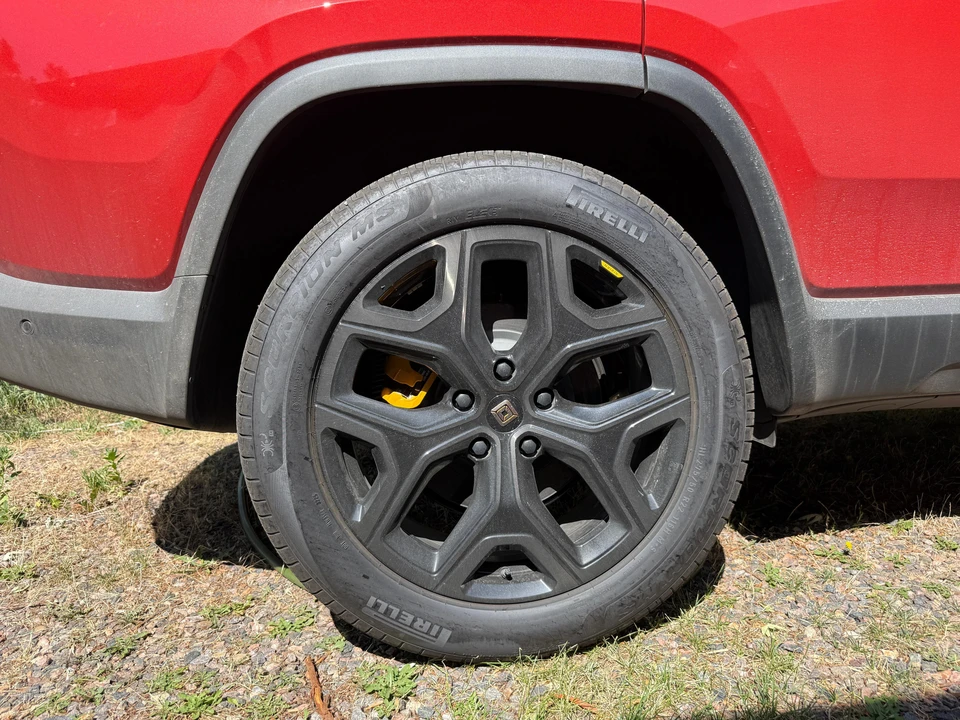 2026 Rivian R1S - Image 21 of 31