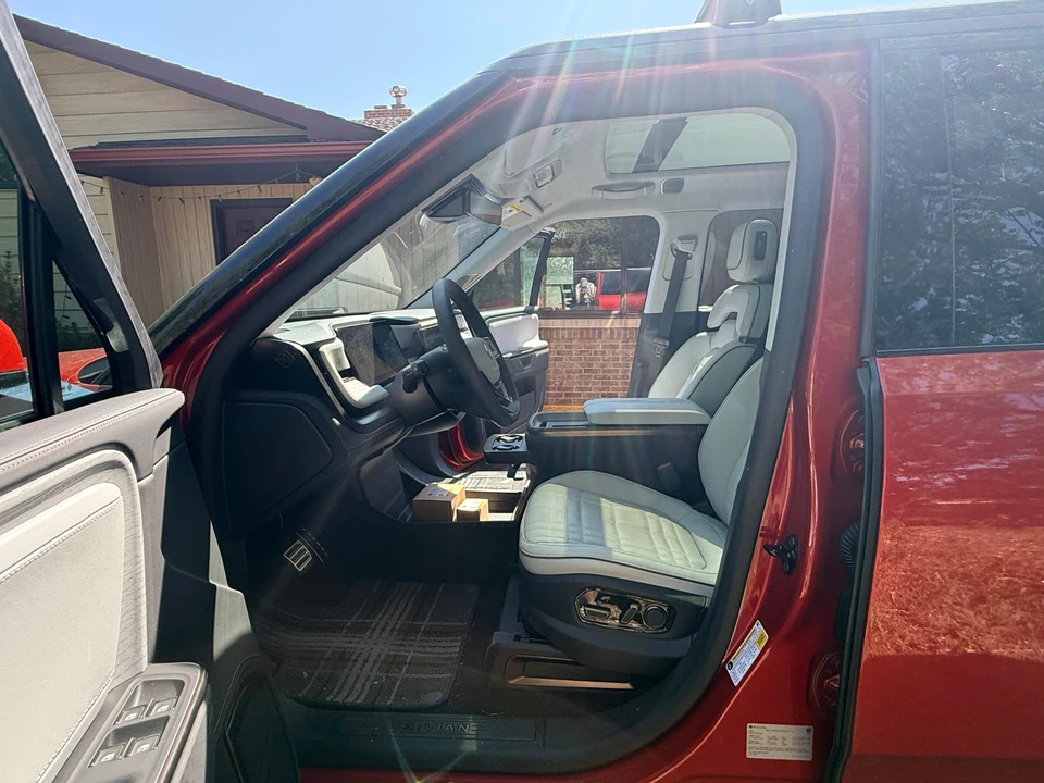 2026 Rivian R1S - Image 31 of 31